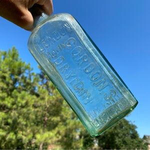 Gordon's Dry Gin London England Blue Glass Bottle Early 1913-1920s Antique Bar